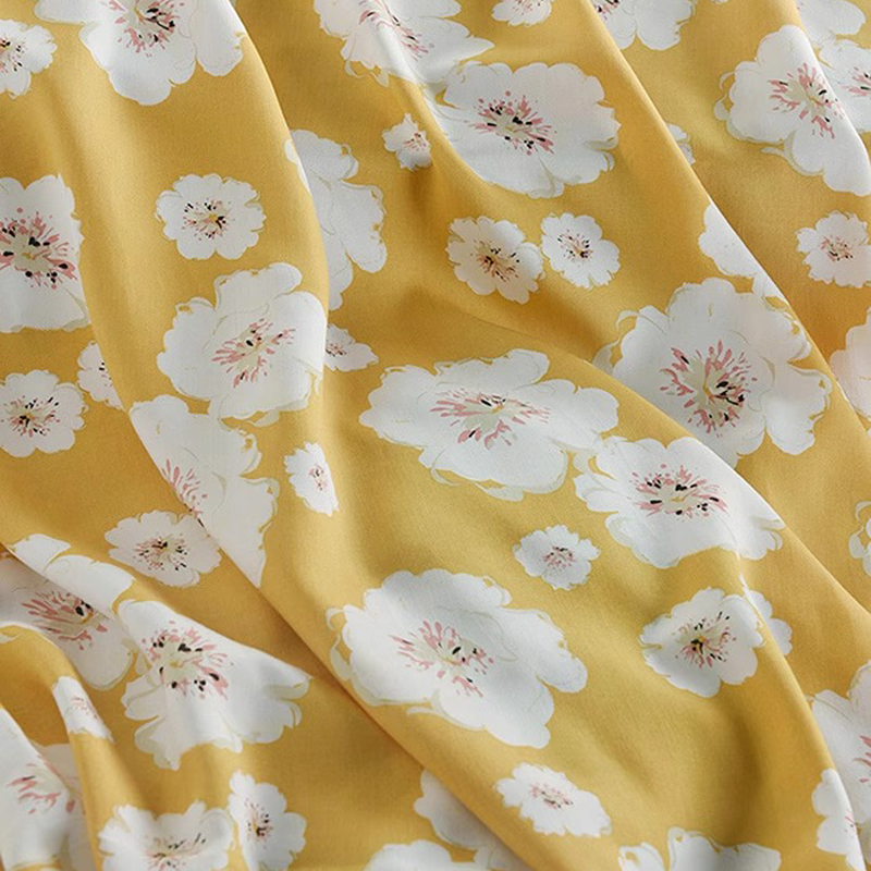 White Floral Printed on Lovely - Soft Summer Yellow Clothing recension och pris