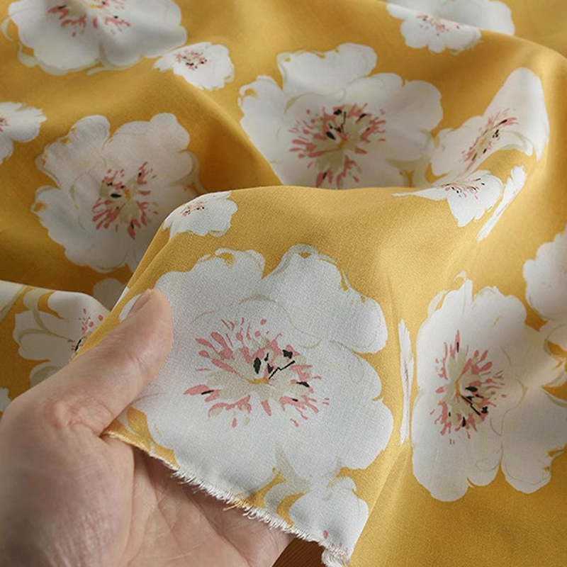 White Floral Printed on Lovely - Soft Summer Yellow Clothing recension och pris